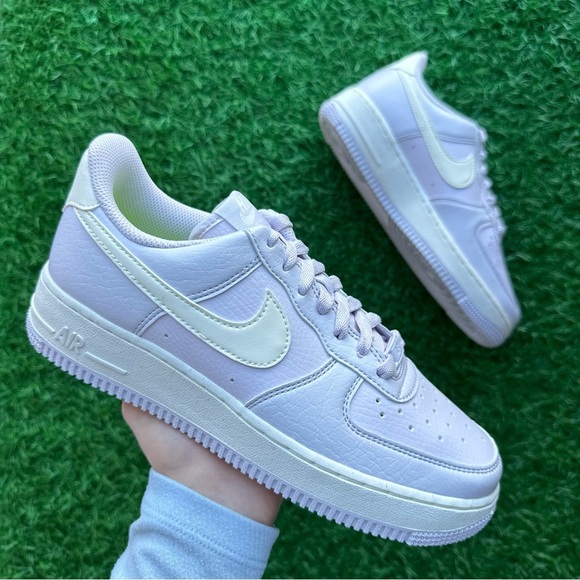 Nike Air Force 1 ‘07 NN Barely Grape - Picture 2 of 11